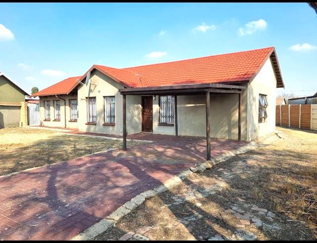 3 BEDROOM HOUSE FOR SALE IN KLIPPOORTJE
